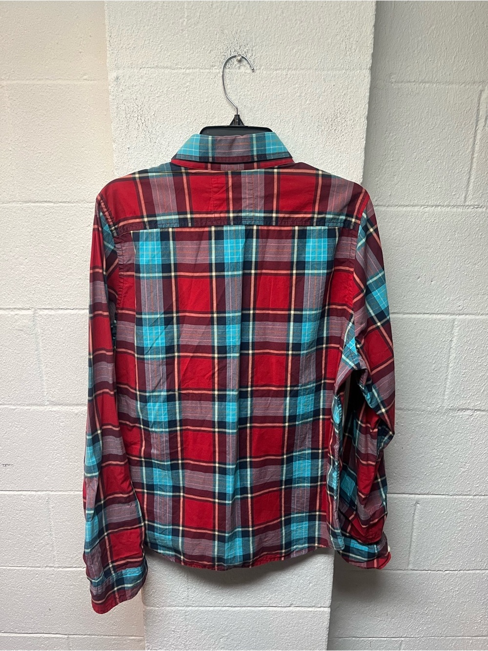 Hollister Men's Red and Teal Plaid Button-Down Shirt - Picture 6 of 6